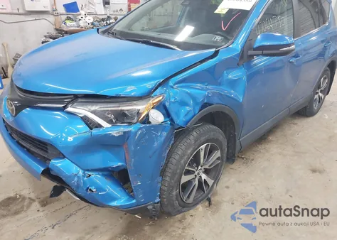 2017 Toyota Rav4 Xle z USA, uszkodzony, nr VIN 2T3RFREV7HW685457